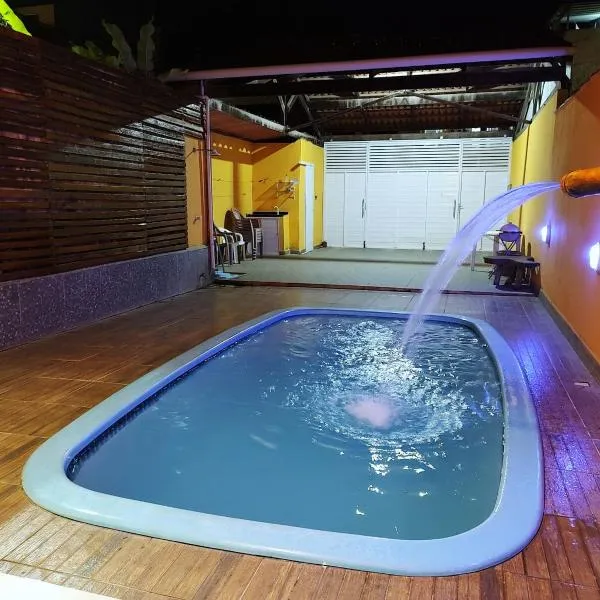 Casa com piscina no centro de Maragogi pertinho da praia!，位于马拉戈日的酒店