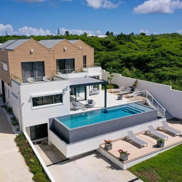 Luxury Villa Beach and Putt avec accès plage，位于圣弗朗索瓦的酒店