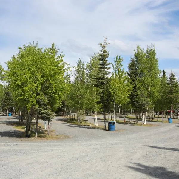 托克RV村小屋旅馆,位于托克的酒店