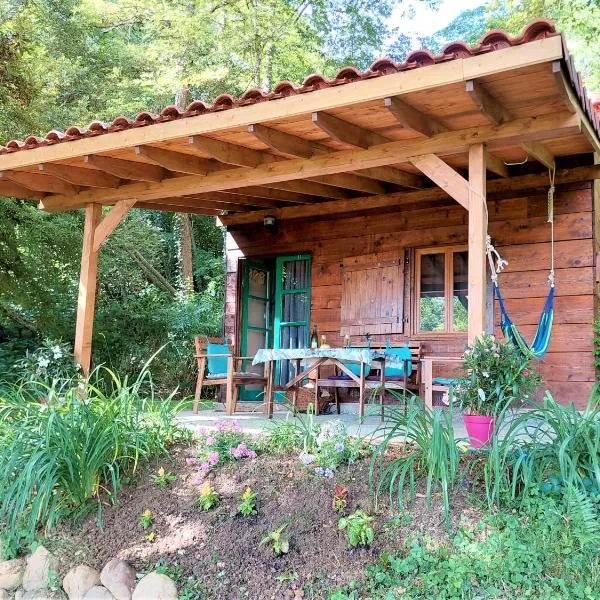 Cabane dans les bois avec vue sur les Pyrénées，位于Saint-Arroman的酒店