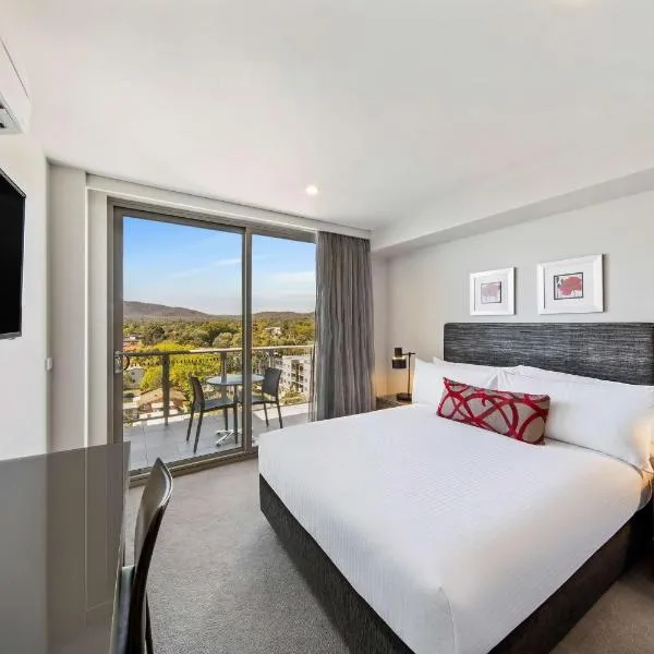 Adina Serviced Apartments Canberra Dickson，位于堪培拉的酒店