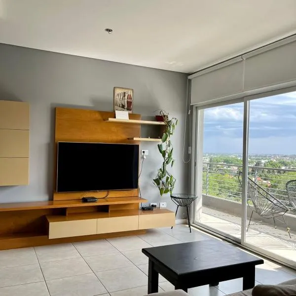 Departamento moderno y céntrico con Parking subterráneo incluido!，位于胡宁的酒店