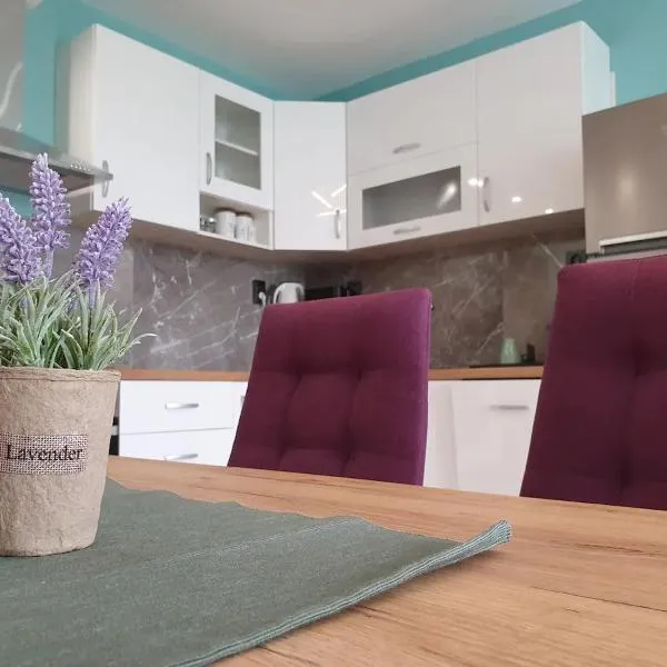 Al Malina 3BDR Family Apt with Parking Space near Airport and IEC，位于索非亚的酒店