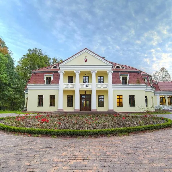 Dwór Słupia，位于贝乌哈图夫的酒店