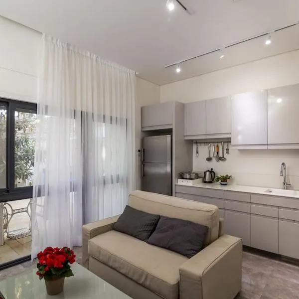 New luxurious apt, the BEST location in Jerusalem，位于Adderet的酒店