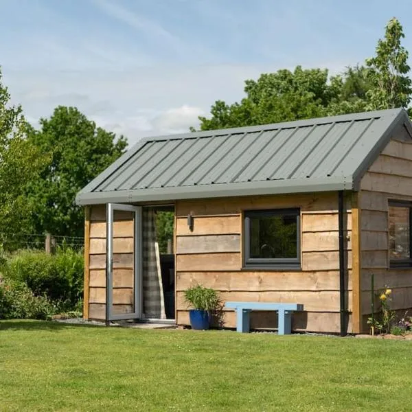 La'al Cabin, tiny home, unique space Eden Valley Cumbria，位于Low Hesket的酒店