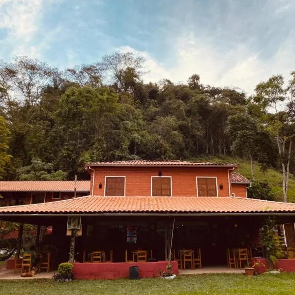 Pousada, Camping e Restaurante do Sô Ito，位于Coronel Cardoso的酒店