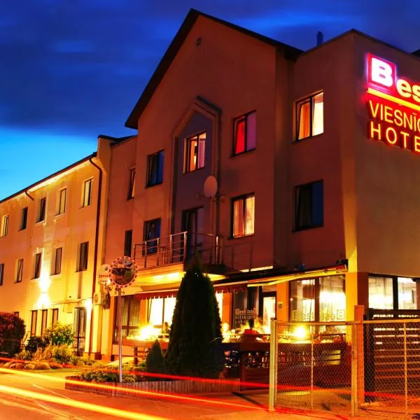 Hotel BEST with FREE PARKING，位于Ieķi的酒店