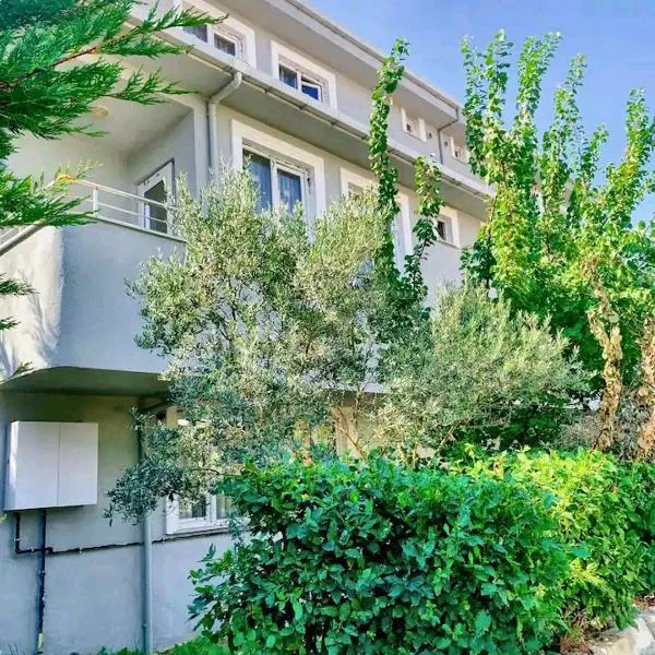 Ahmet Teacher's villa is 6 minutes from Istanbul airport，位于Arnavutköy的酒店