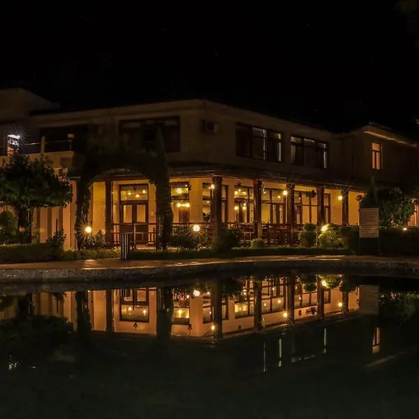 Bharatpur Garden Resort，位于Upardāng Garhi的酒店
