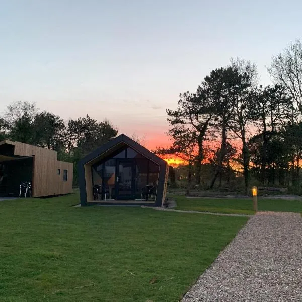 Tiny House in het groen, aan zee met privé Hottub，位于Wieringerwaard的酒店