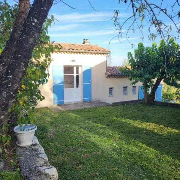 Nid douillet - LES FARGETTES - superbe vue - charmante petite maison avec jardin - 2 pièces à Privas，位于普里瓦的酒店