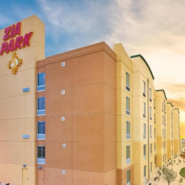 齐亚公园赌场、酒店和赛马场，位于Air Base City的酒店