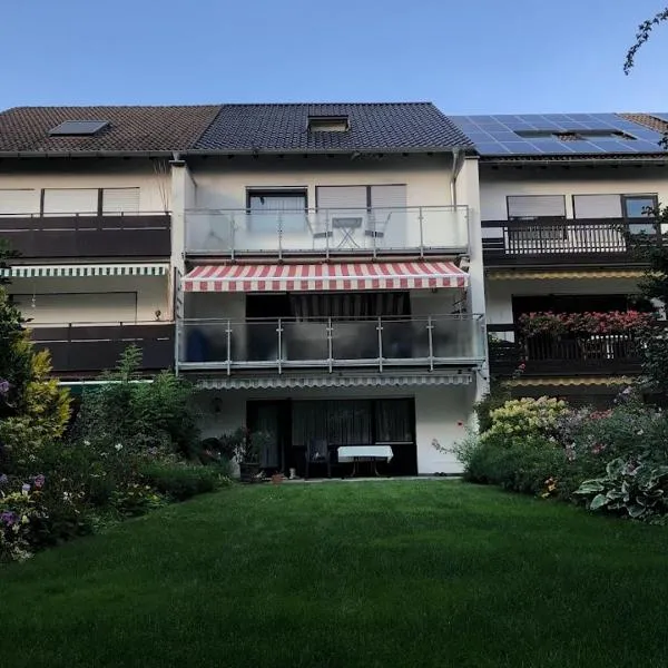 Cheerful Roof Flat in a Private German Style House，位于Mannheim的酒店