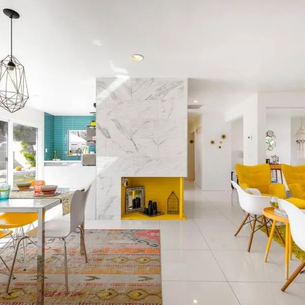 Amarillo House - Luxury Home with Pool & Spa，位于棕榈泉的酒店