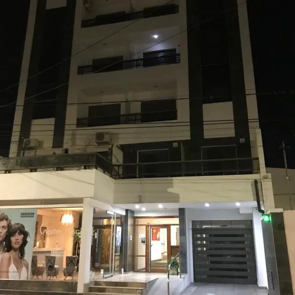 Departamento de categoría en macrocentro Echeverria，位于里奥夸尔托的酒店