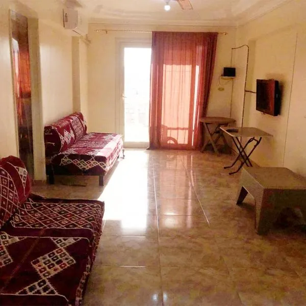 AC, Wi-Fi Shahrazad Beach Apartment-1，位于El-Shaikh Mabrouk的酒店