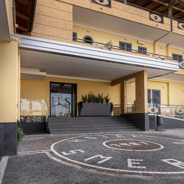 斯密拉尔多酒店，位于马里纳·迪·瓦尔卡图罗的酒店
