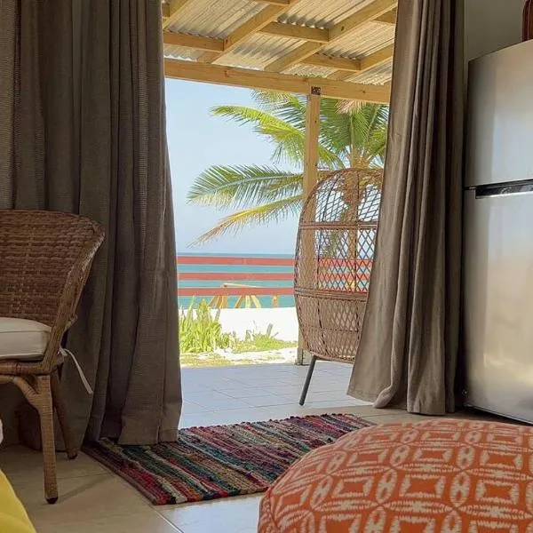 Casita Del Mar Oceanfront Romantic Retreat In Islote，位于马纳蒂的酒店