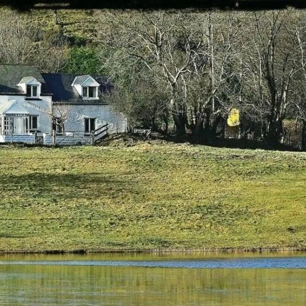Lake view Romantic retreat，位于阿伯里斯特威斯的酒店