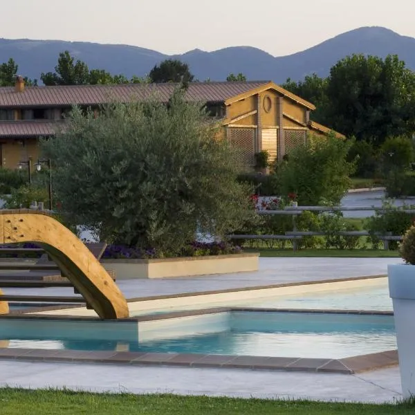 伊尔拜优黎莱斯天然温泉酒店，位于Castel Ritaldi的酒店