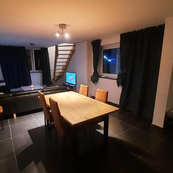 Appartement Duplex pour 3-4 personnes à Ciney，位于西内的酒店