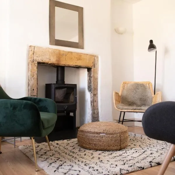 Charming 2BD Cottage wIth beautiful views nr Bath，位于Batheaston的酒店