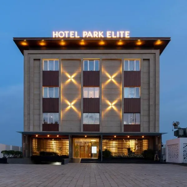 Hotel Parkelite，位于Vuyyūru的酒店