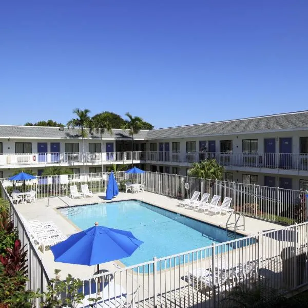 Motel 6-Lantana West Palm Beach, FL，位于兰塔纳的酒店