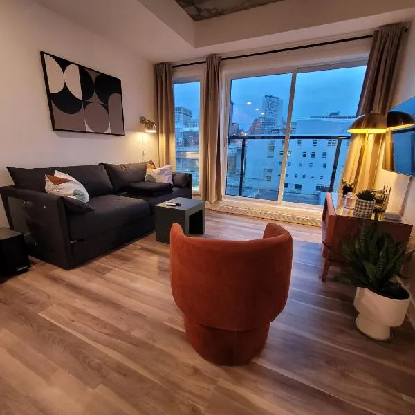 CONDO MID-CENTURY MODERN STYLE - POOL/TERRACE，位于魁北克市的酒店