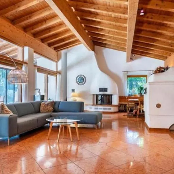 whole villa Munich, Alps view, Quiet and spacious，位于费尔德基尔兴-韦斯特拉姆的酒店