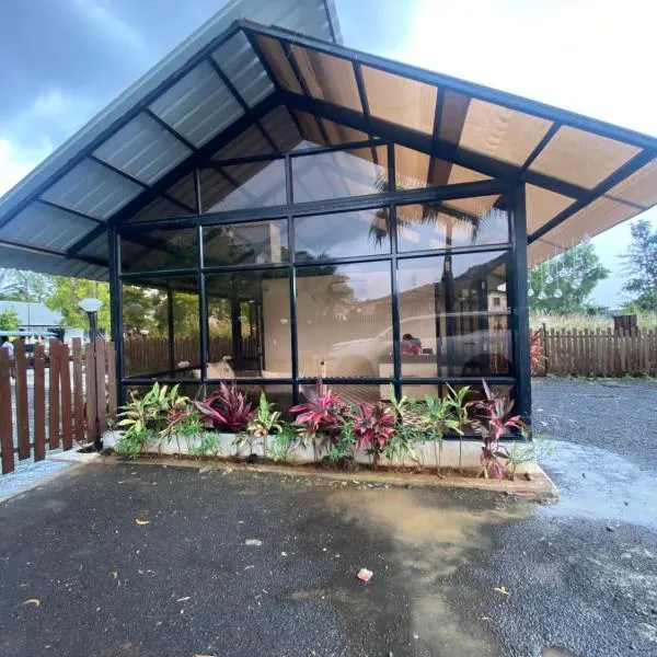 Glass House with Pvt pool by Miracle Resort & Villa，位于罗纳瓦拉的酒店