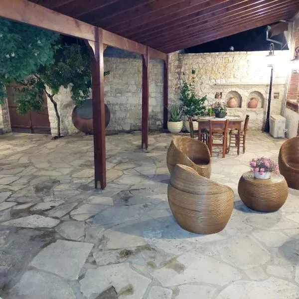 Evanthia's Stone House，位于Ayios Amvrosios的酒店