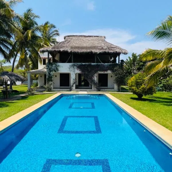 Casa Maya private villa on the beach，位于埃斯孔迪多港的酒店