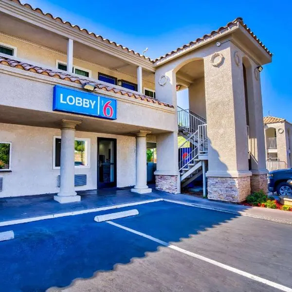 Motel 6-Menifee, CA，位于湖埃尔西诺的酒店