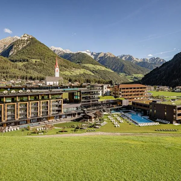 Alpine Luxury SPA Resort Schwarzenstein，位于卢塔戈的酒店