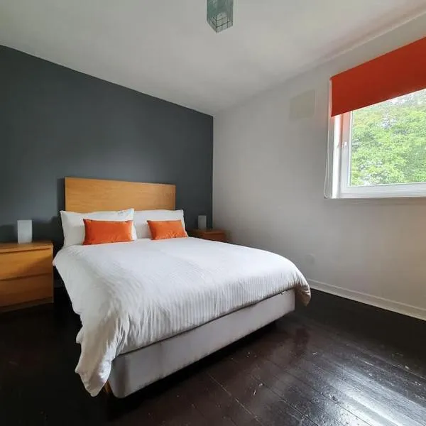 2 Bedroom, free parking & Netflix near hospitals，位于Aberdeen City的酒店