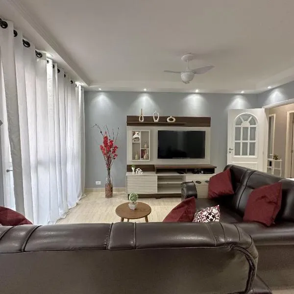 Apartamento a poucos metros da Praia，位于瓜鲁雅的酒店