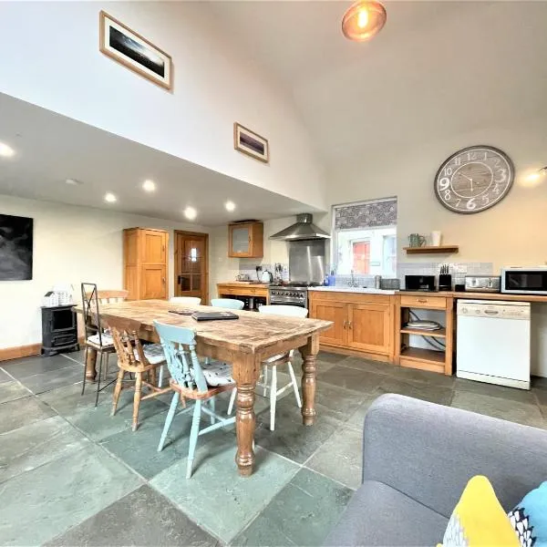 Inglefall & Jasmine Cottages，位于英格尔顿的酒店