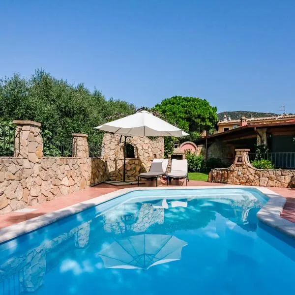 Prestigiosa Villa con piscina a due passi dal mare，位于卡皮塔纳的酒店