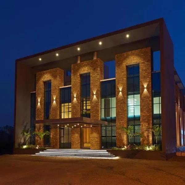 Hotel Shlok- Pure Veg , Kolhapur，位于戈尔哈布尔的酒店