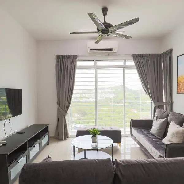Cozy 3-bedroom condo with Pool - Seri Kembangan，位于史里肯邦安的酒店