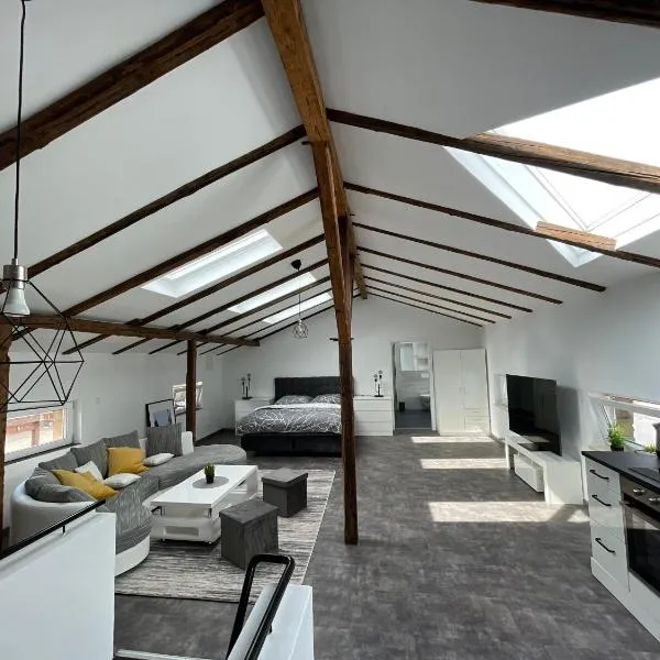 GLEIS 13 - THE LOFT im ehemaligen Lokschuppen，位于比克堡的酒店