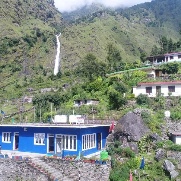 Green Mountain Homestay - Birthi Falls near Munsyari，位于Buin的酒店