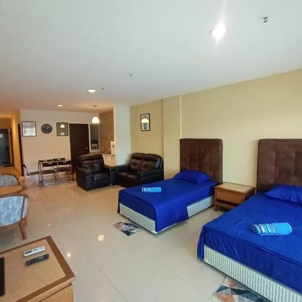 InstaStay Room Unit Marina Island Teluk Batik - 1 Bedroom Queen Bed & 2 Single Bed，位于卢穆特的酒店