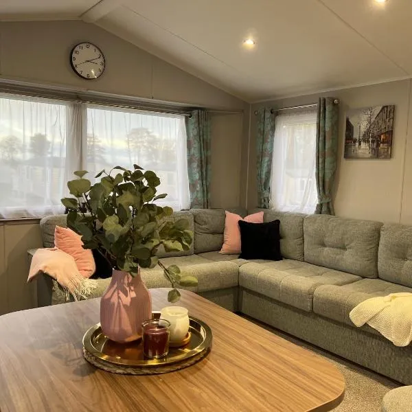 Lovely 3 bedroom holiday home in Seton Sand caravan park Wi-Fi Xbox，位于爱丁堡的酒店