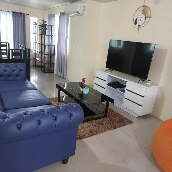 3 bed 3 bath Friendly, Friendship area, Fibre bdb，位于安吉利斯的酒店