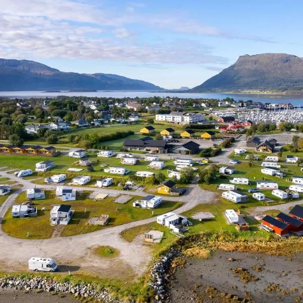 Topcamp Havblikk - Helgeland，位于Horn的酒店