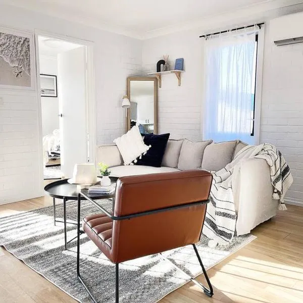 The Shoreline - Absolute Beachfront 2BR Batehaven，位于Batehaven的酒店