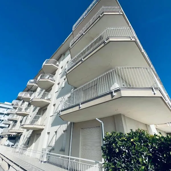 Modern Apartment near the beach in Jesolo Italy，位于利多迪耶索罗的酒店